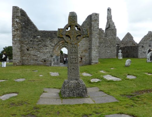 Keltisk kors ved Clonmacnoise